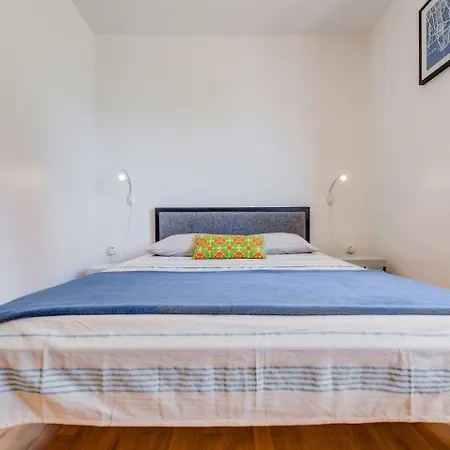 Adria House Mimice
