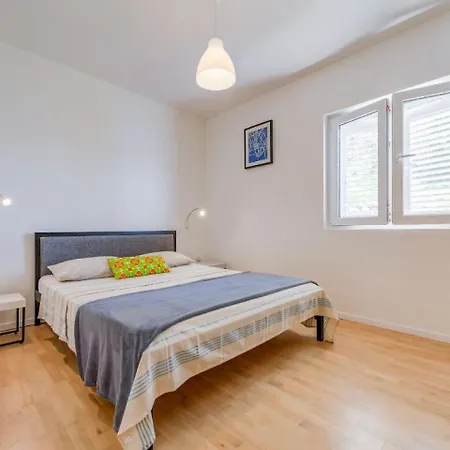 Adria House Mimice